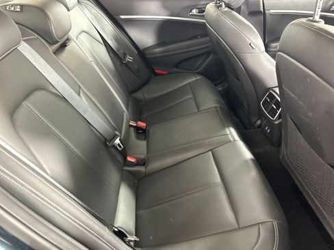 Used 2025 Genesis G70 2.5T AWD/4WD image 24