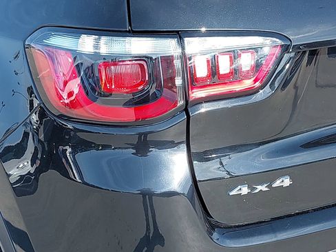 Used 2023 Jeep Compass Latitude image 33