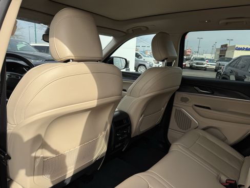 Used 2022 Jeep Grand Cherokee Limited image 35