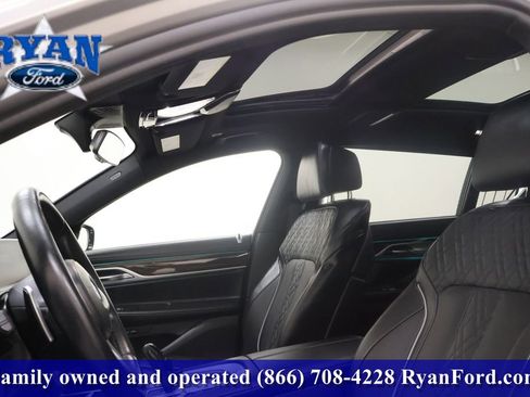 Used 2022 BMW 750i xDrive w/ Executive Package image 35