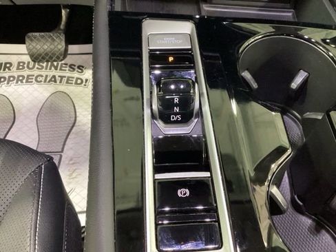 Used 2024 Volkswagen Atlas SE image 19