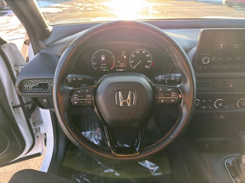Used 2025 Honda HR-V Sport image 14