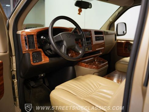 Used 2006 Chevrolet Express 1500 w/ Preferred Equipment Group image 4