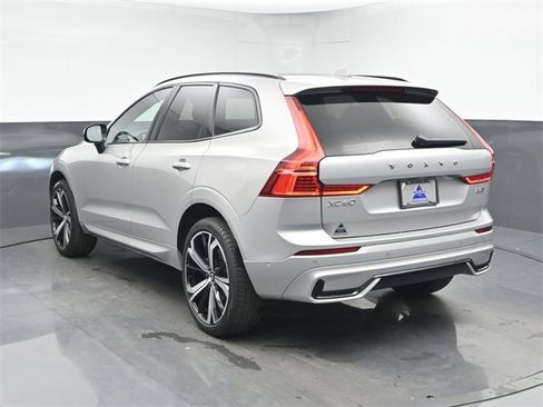 Used 2023 Volvo XC60 B5 Ultimate w/ Climate Package image 6
