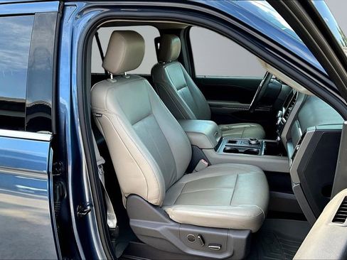 Used 2019 Ford Expedition XLT w/ Equipment Group 202A RWD image 28