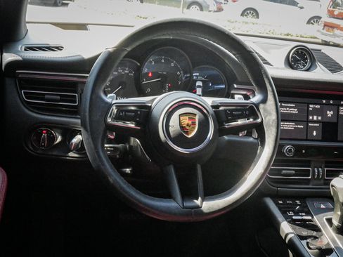 Used 2022 Porsche Macan AWD/4WD image 6