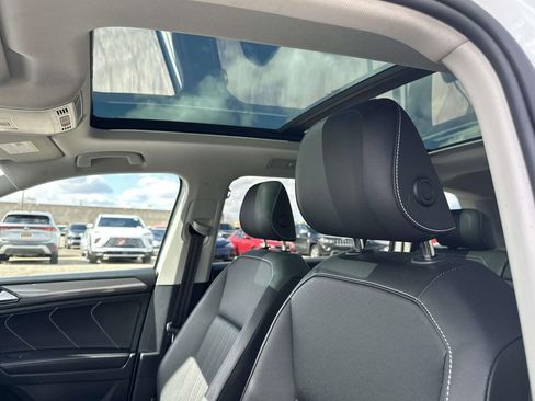 Used 2023 Volkswagen Tiguan SE w/ Panoramic Sunroof Package image 23