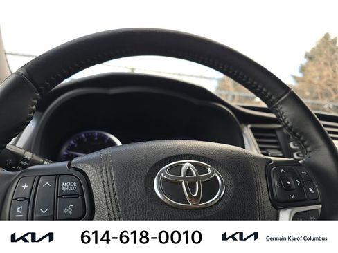 Used 2018 Toyota Highlander XLE image 22