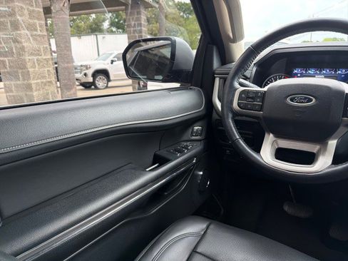Used 2022 Ford Expedition XLT image 22