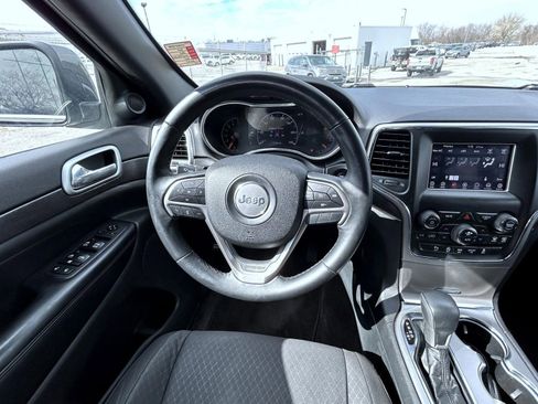 Used 2018 Jeep Grand Cherokee Laredo image 13