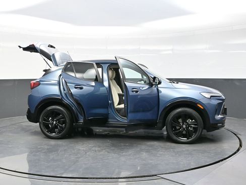 Used 2024 Buick Encore GX Sport Touring image 40