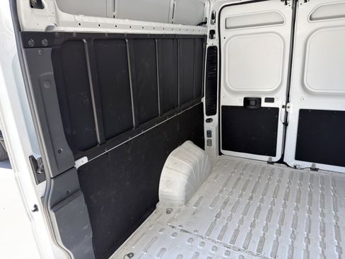 Used 2025 RAM ProMaster 2500 w/ Convenience Group FWD image 17