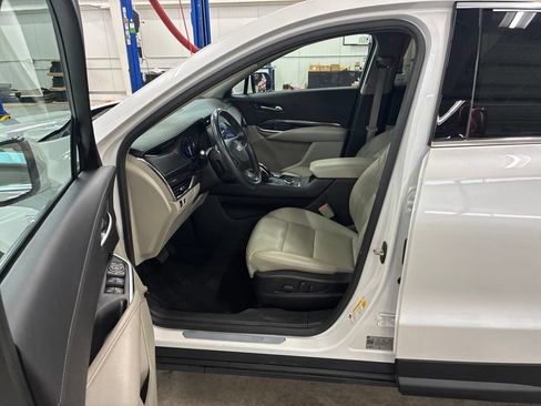 Used 2022 Cadillac XT4 Luxury w/ Cold Weather Package AWD/4WD image 17