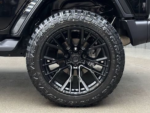 Used 2025 Jeep Wrangler Unlimited Sahara AWD/4WD image 12