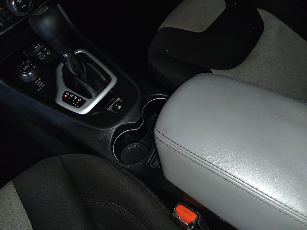 Used 2014 Jeep Cherokee Latitude w/ Comfort/Convenience Group AWD/4WD image 26