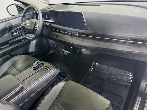 Used 2023 Nissan Ariya AWD image 32