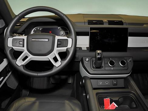 Used 2023 Land Rover Defender 130 SE image 23