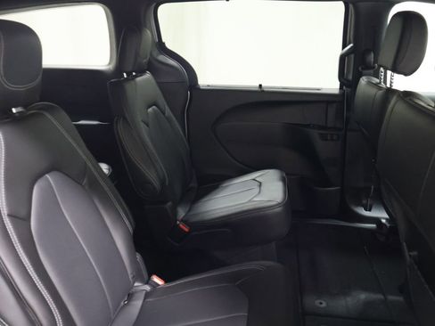 New 2026 Chrysler Voyager LX image 13