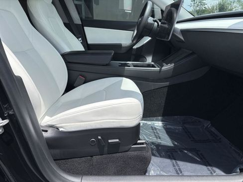 Used 2021 Tesla Model Y Long Range AWD/4WD image 16