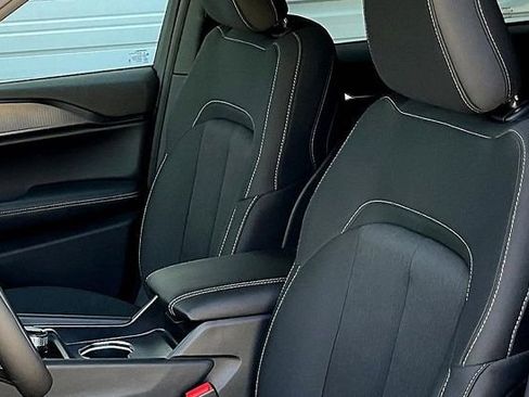 New 2025 Jeep Grand Cherokee Laredo w/ Luxury Tech Group I image 14