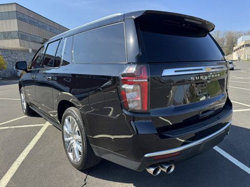 Used 2024 Chevrolet Suburban High Country w/ Advanced Technology Package image 3