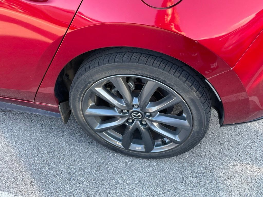 Used 2019 MAZDA MAZDA3 Hatchback FWD image 8