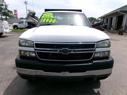 Used 2007 Chevrolet Silverado 2500 W/T w/ Skid Plate Package AWD/4WD image 4