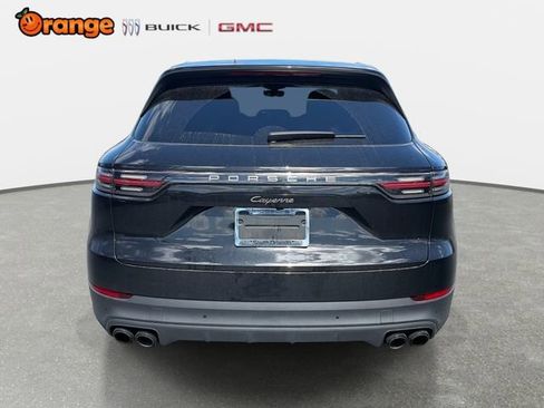 Used 2023 Porsche Cayenne Platinum Edition image 4