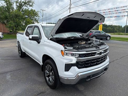 Used 2024 Chevrolet Silverado 1500 LT AWD/4WD image 34