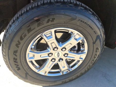 Used 2022 Ford F150 Lariat w/ Equipment Group 502A High image 5