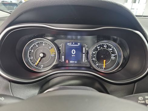 Used 2020 Jeep Cherokee Latitude Plus AWD/4WD image 23