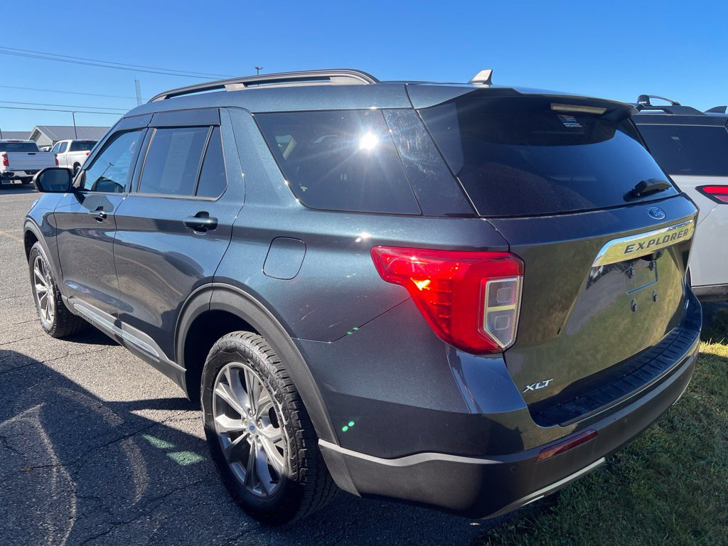 Used 2022 Ford Explorer XLT w/ Equipment Group 202A AWD/4WD image 4