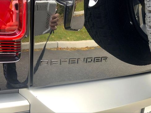 Used 2025 Land Rover Defender 110 S image 9