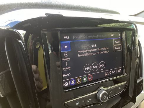 Used 2023 Chevrolet Traverse LS FWD image 12