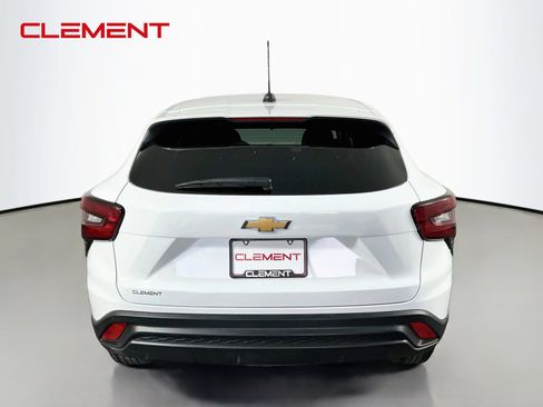 Used 2024 Chevrolet Trax LS FWD image 7