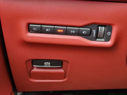 Used 2024 Jeep Wagoneer Launch Edition AWD/4WD image 11