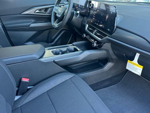 New 2026 Chevrolet Equinox EV LT image 15