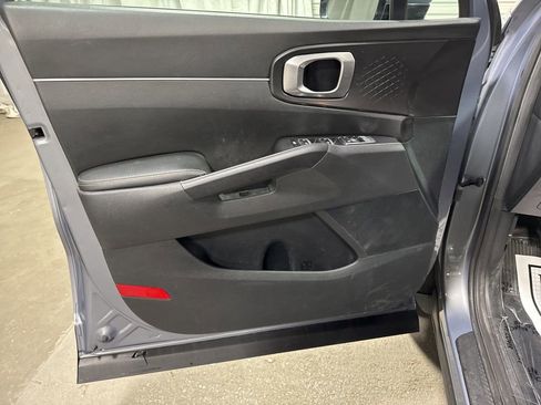 Used 2023 Kia Sorento LX image 15