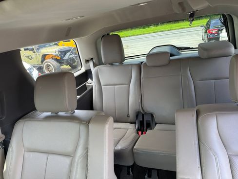 Used 2021 Ford Expedition XLT RWD image 10