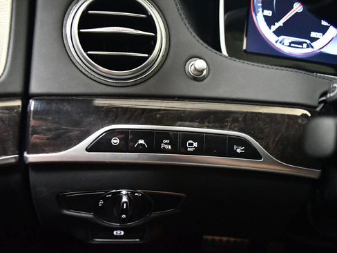 Used 2015 Mercedes-Benz S 63 AMG 4MATIC Sedan image 23