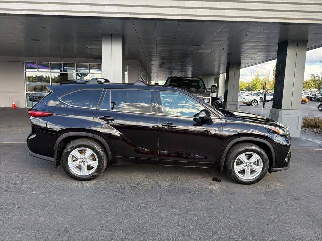 Used 2020 Toyota Highlander L AWD/4WD image 7