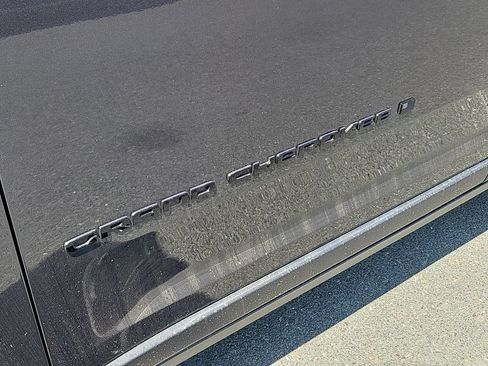 Used 2023 Jeep Grand Cherokee Altitude AWD/4WD image 12