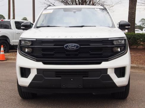 Certified 2025 Ford Expedition Active image 2