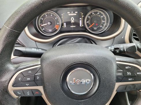 Used 2015 Jeep Cherokee Sport w/ Sport Appearance Group image 8