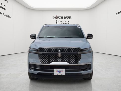 New 2026 Lincoln Navigator L Reserve AWD/4WD image 8