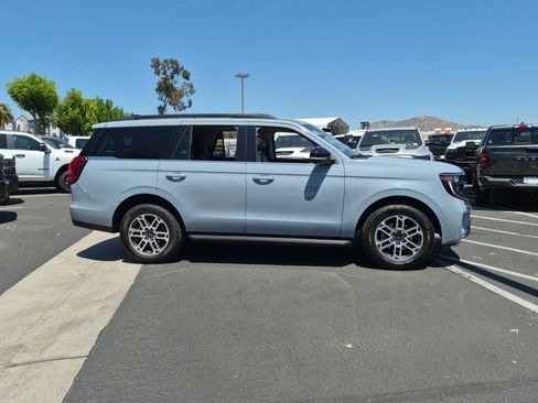 Used 2025 Ford Expedition Active AWD/4WD image 4
