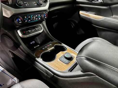 Used 2022 GMC Acadia SLE image 19