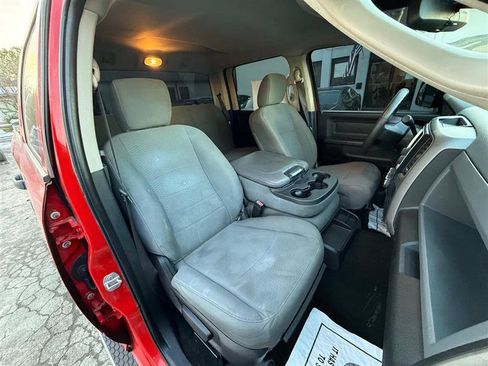 Used 2015 RAM 2500 Tradesman w/ Chrome Appearance Group image 32