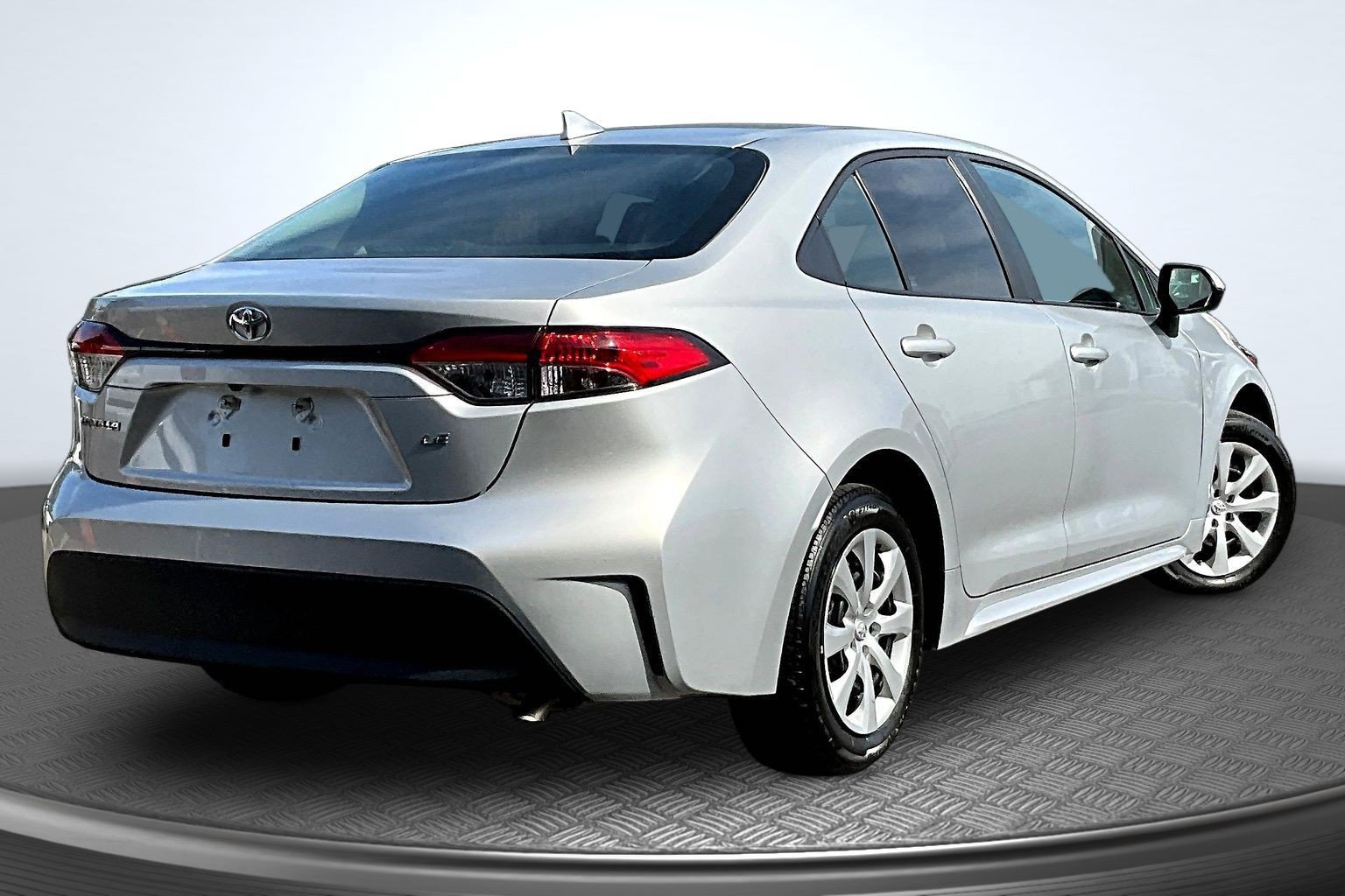 Used 2025 Toyota Corolla LE w/ Convenience Package FWD image 5