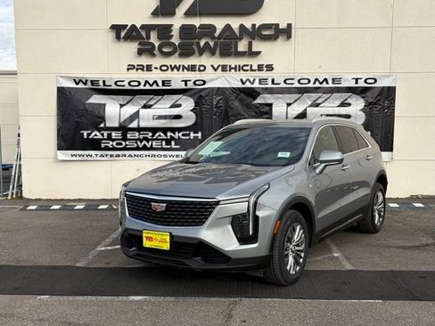 Used 2024 Cadillac XT4 Premium Luxury image 2